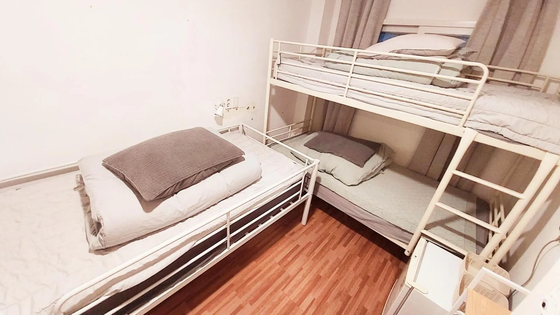 Blue Boat Hostel Myeongdong Seoul