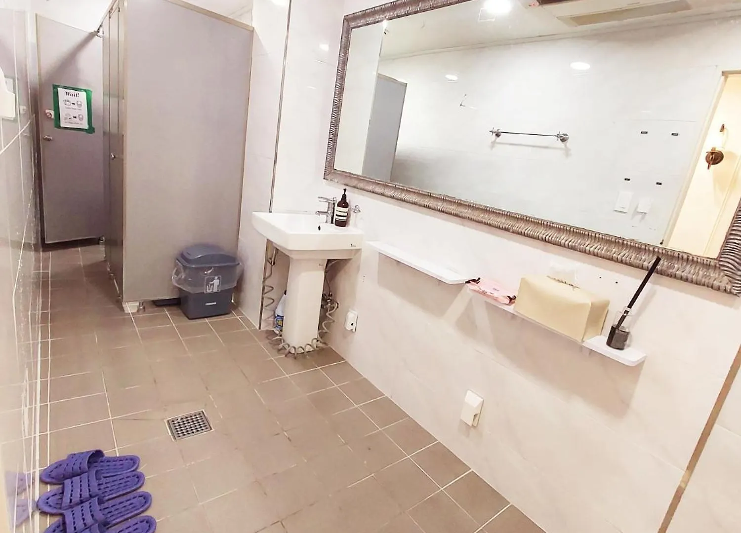Blue Boat Hostel Myeongdong Seoul